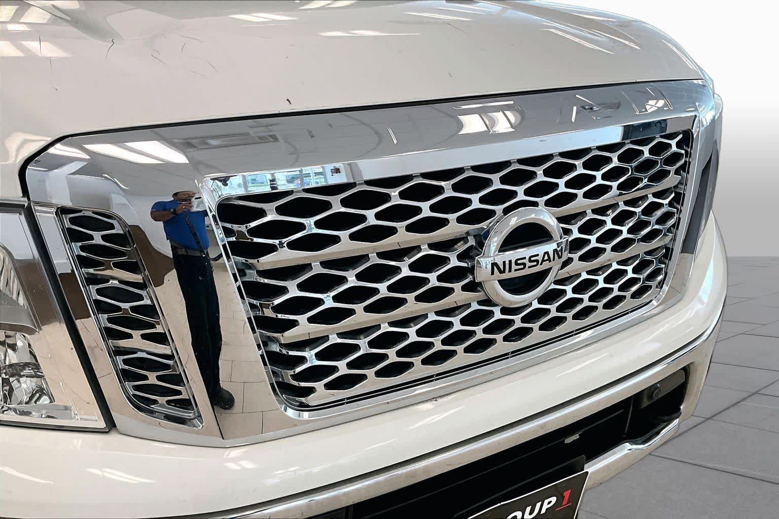 Used 2018 Nissan Titan SV w/ SV Convenience Package AWD/4WD image 28