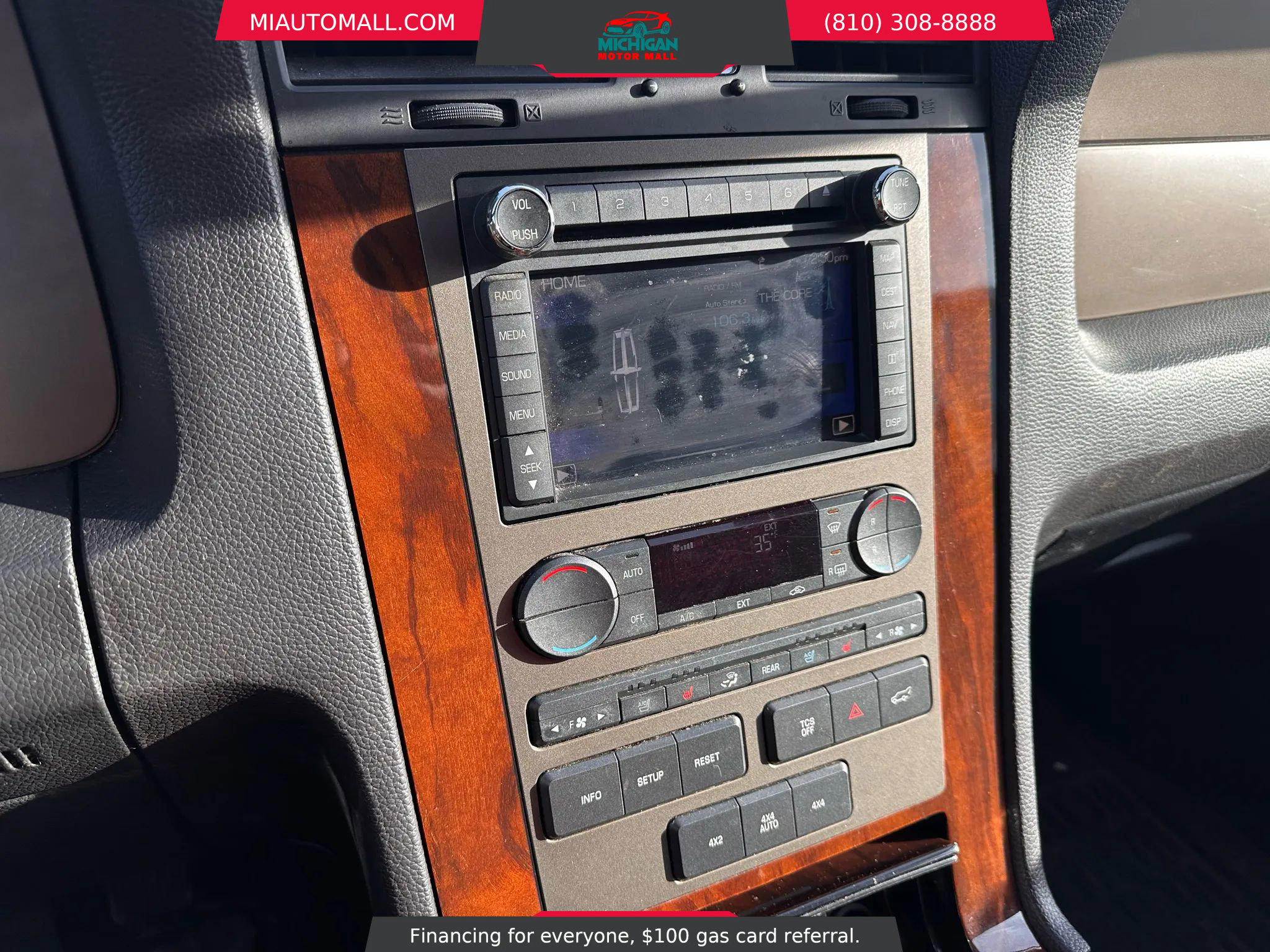 Used 2014 Lincoln Navigator Sport Utility 4D image 13