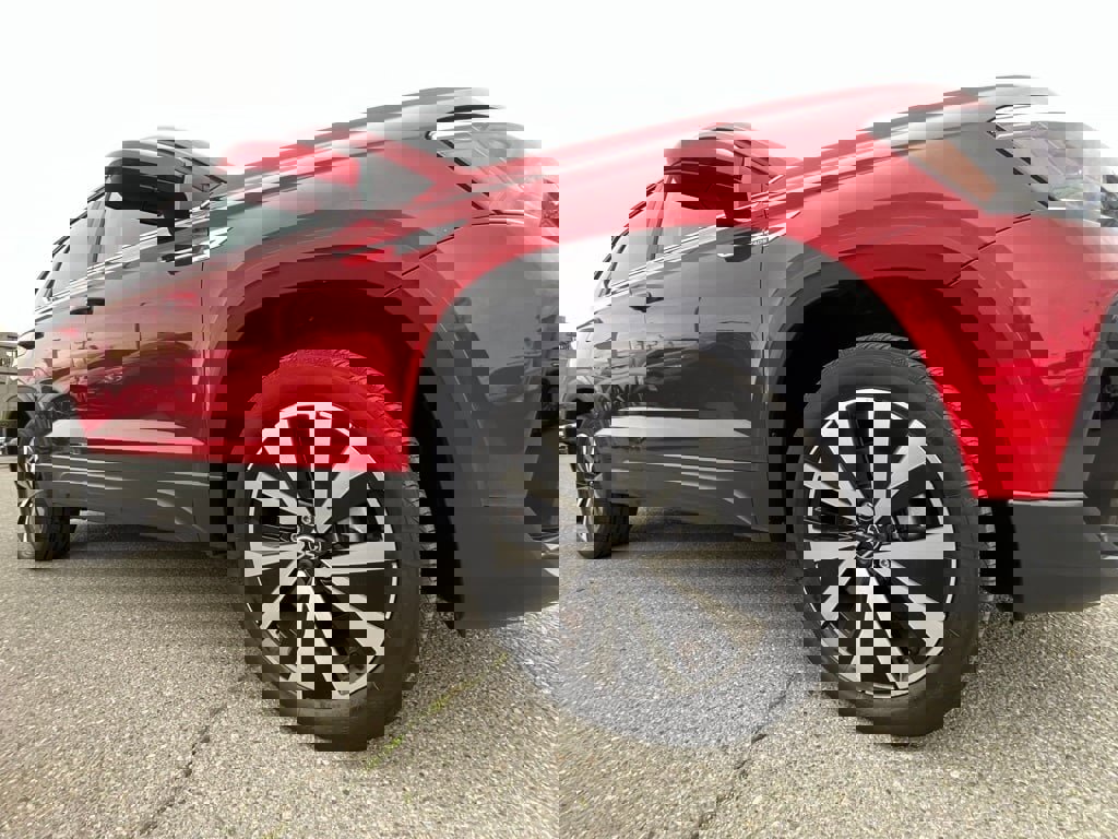 Used 2022 Volkswagen Taos SE w/ IQ.Drive SE Package image 9