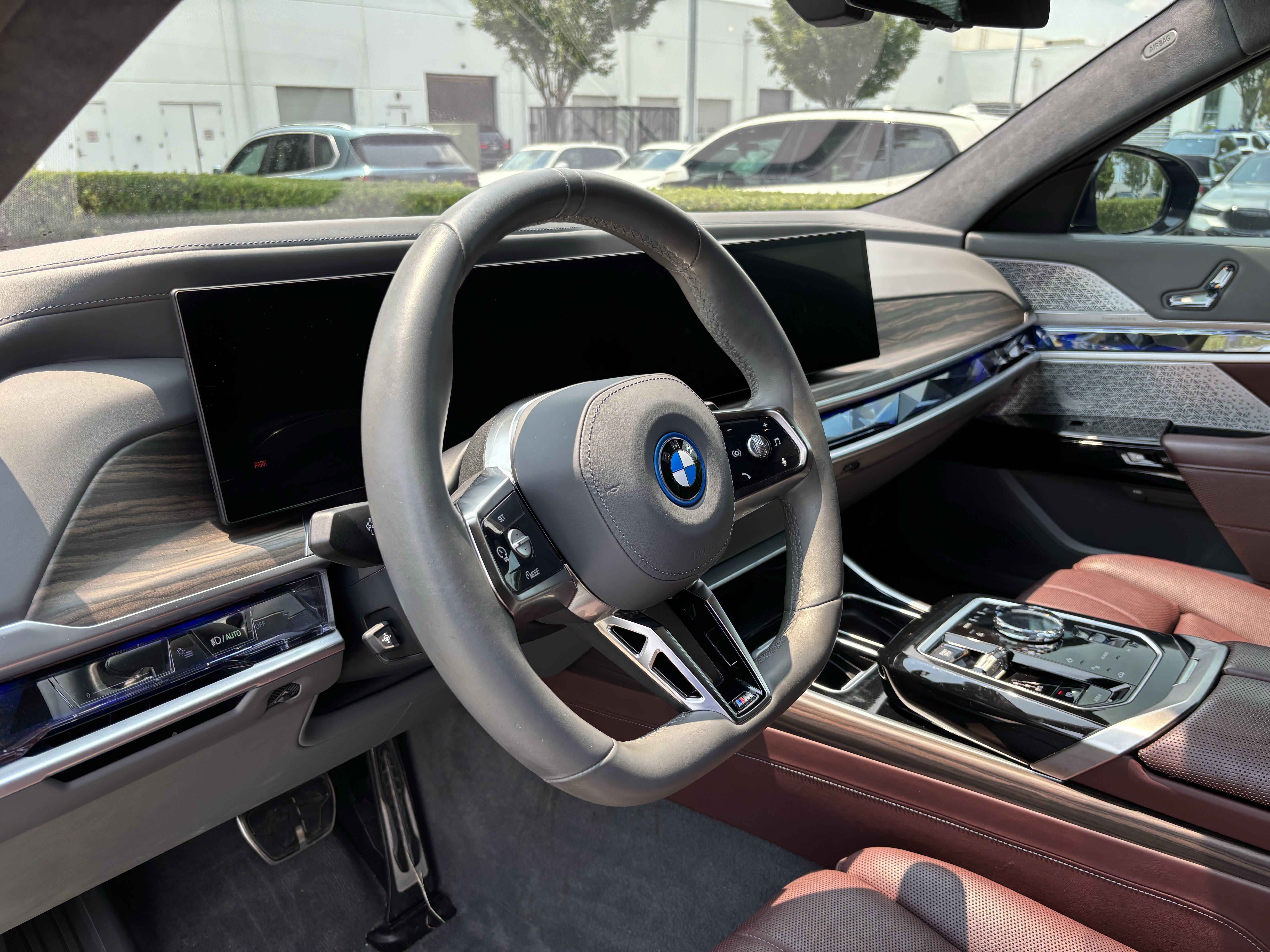 Used 2023 BMW i7 xDrive60 AWD/4WD image 16
