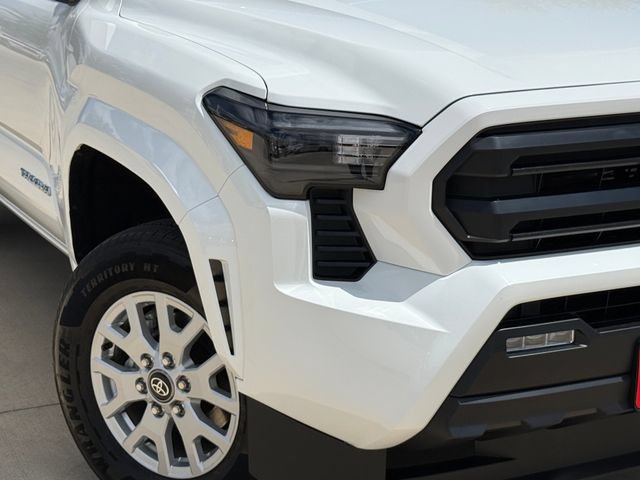 Used 2026 Toyota Tacoma SR5 AWD/4WD image 3
