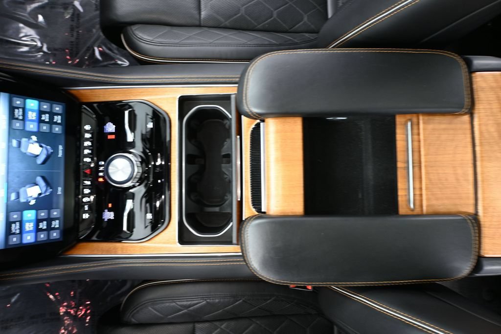 Used 2023 Jeep Grand Wagoneer Series III AWD/4WD image 30