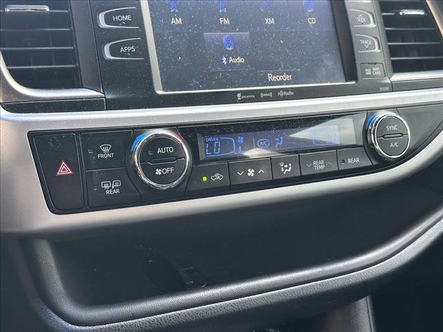 Used 2019 Toyota Highlander SE w/ Phone Cable & Charge Package image 15