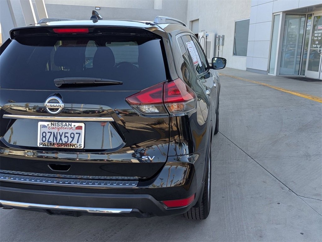 Used 2018 Nissan Rogue SV image 11