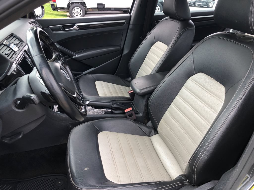 Used 2018 Volkswagen Passat 3.6 FWD image 18