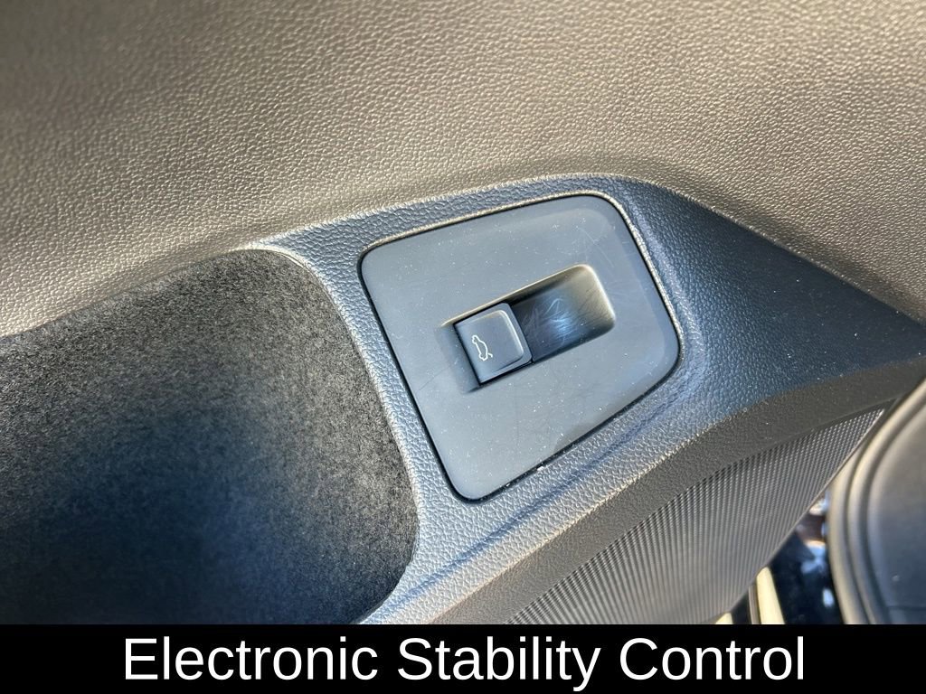 Certified 2024 Volkswagen Tiguan SE R-Line image 14