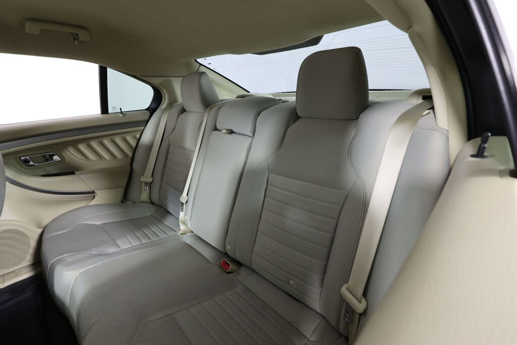 Used 2015 Ford Taurus SE image 15