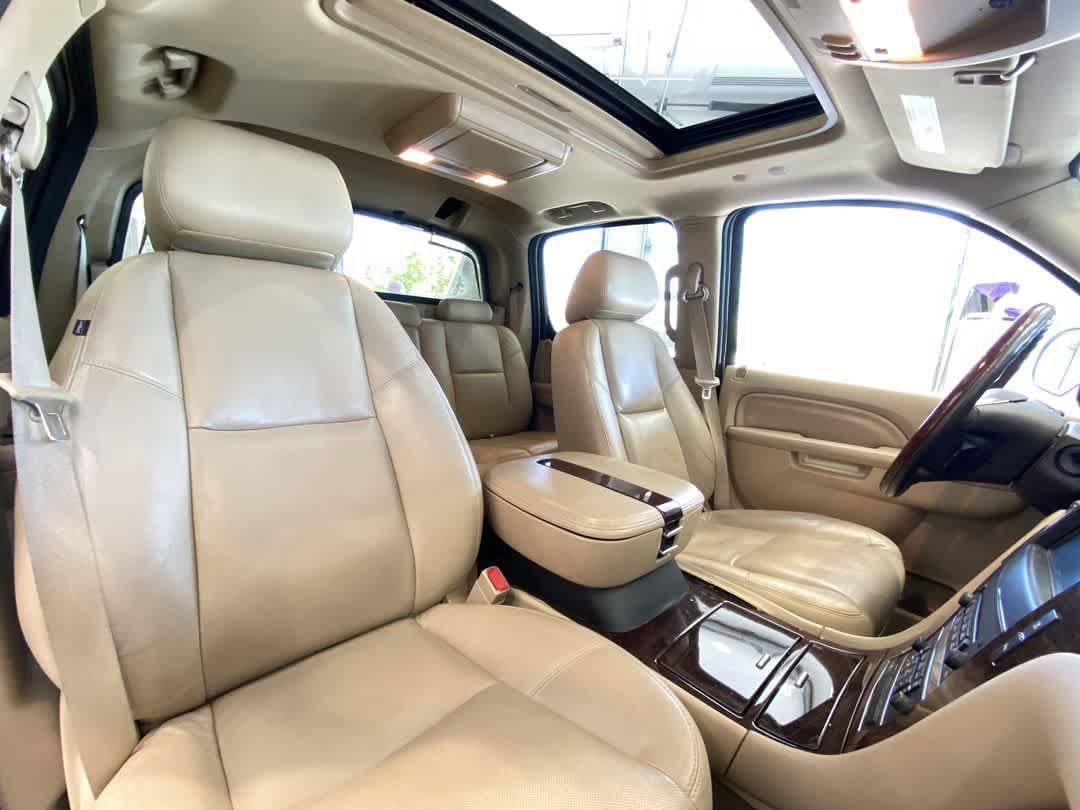 Used 2011 Cadillac Escalade EXT Luxury AWD/4WD image 27