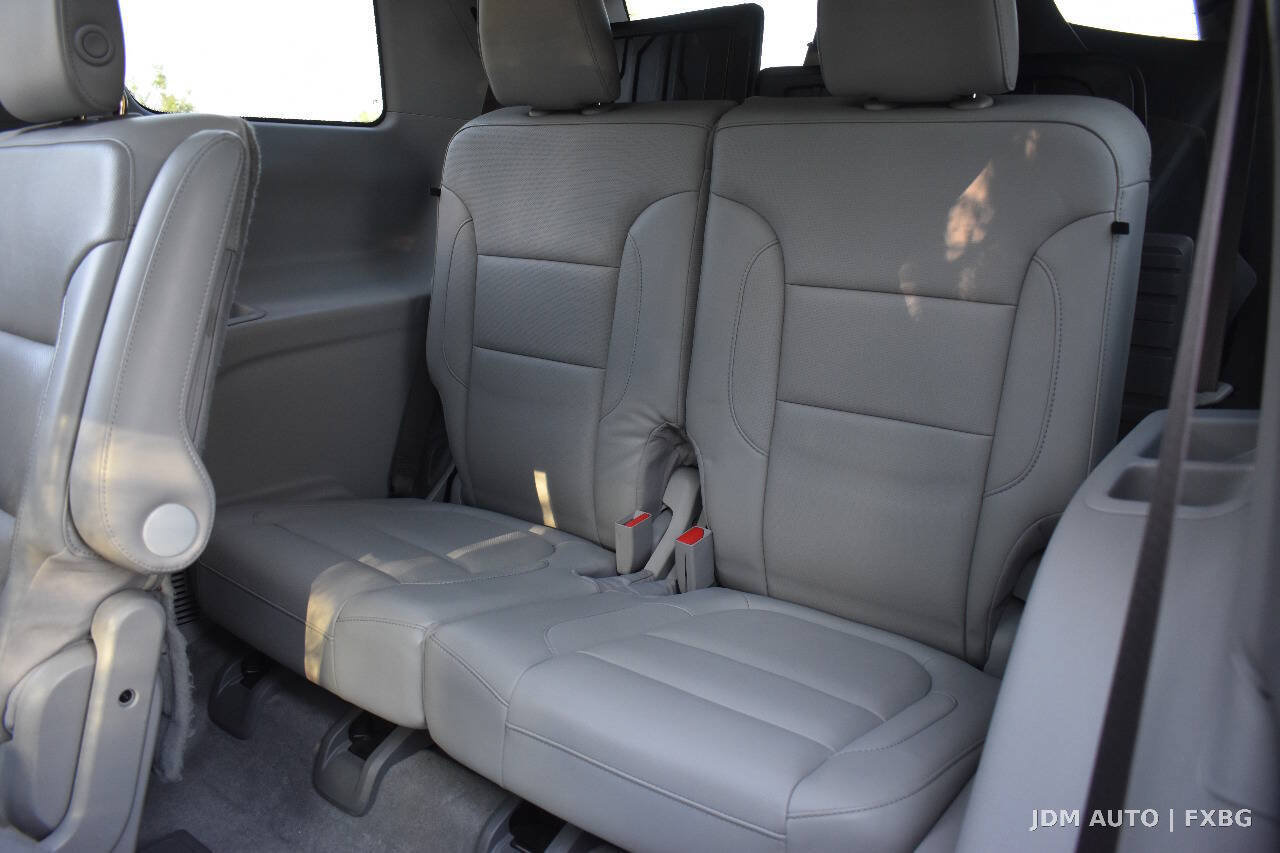 Used 2018 GMC Acadia SLT w/ LPO, Floor Liner Package AWD/4WD image 16