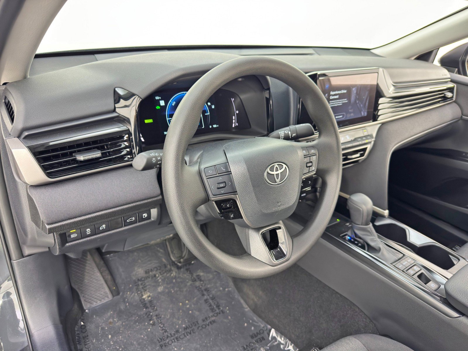 Used 2025 Toyota Camry LE image 12