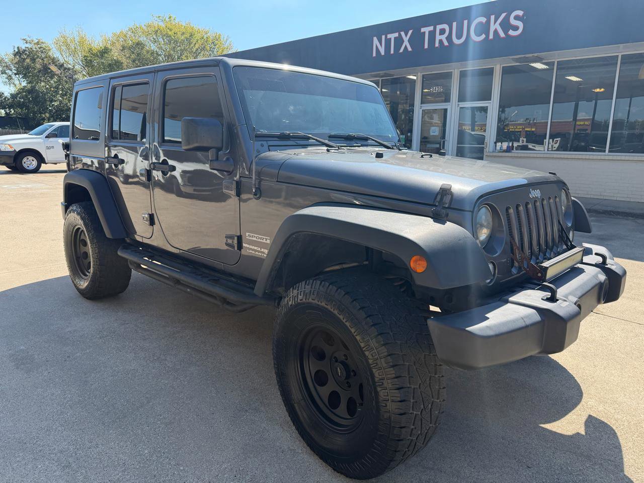 Used 2018 Jeep Wrangler Unlimited Sport w/ Connectivity Group image 7