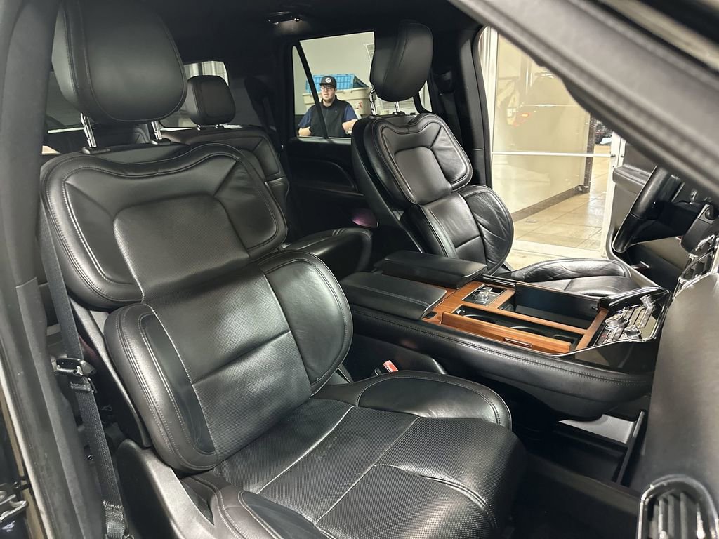 Used 2018 Lincoln Navigator Premiere image 28