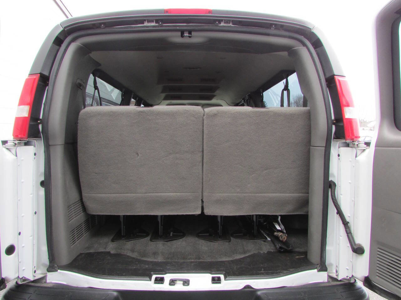 Used 2018 Chevrolet Express 3500 LT w/ LT Preferred Equipment Group image 10