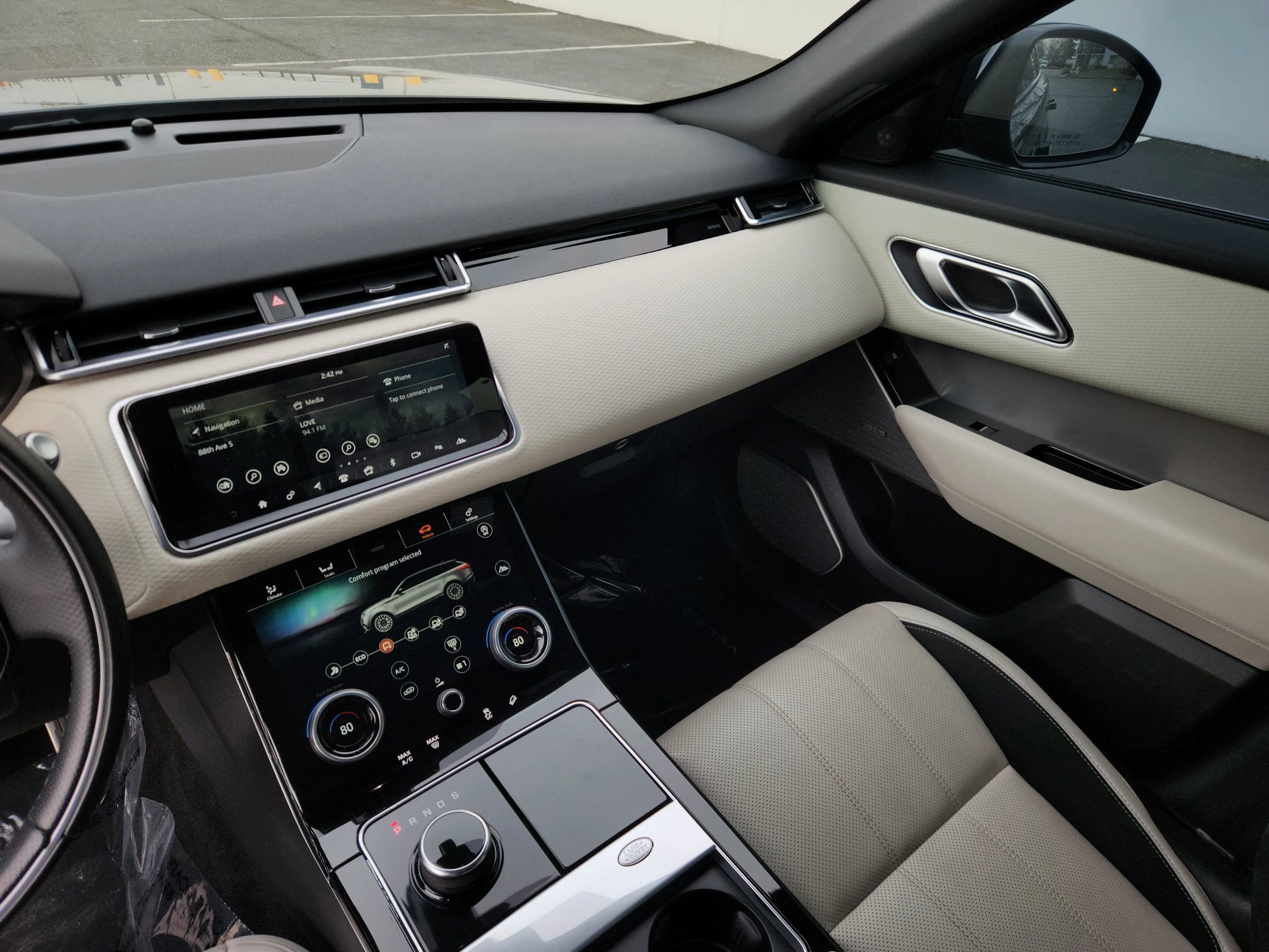 Used 2020 Land Rover Range Rover Velar R-Dynamic S image 12