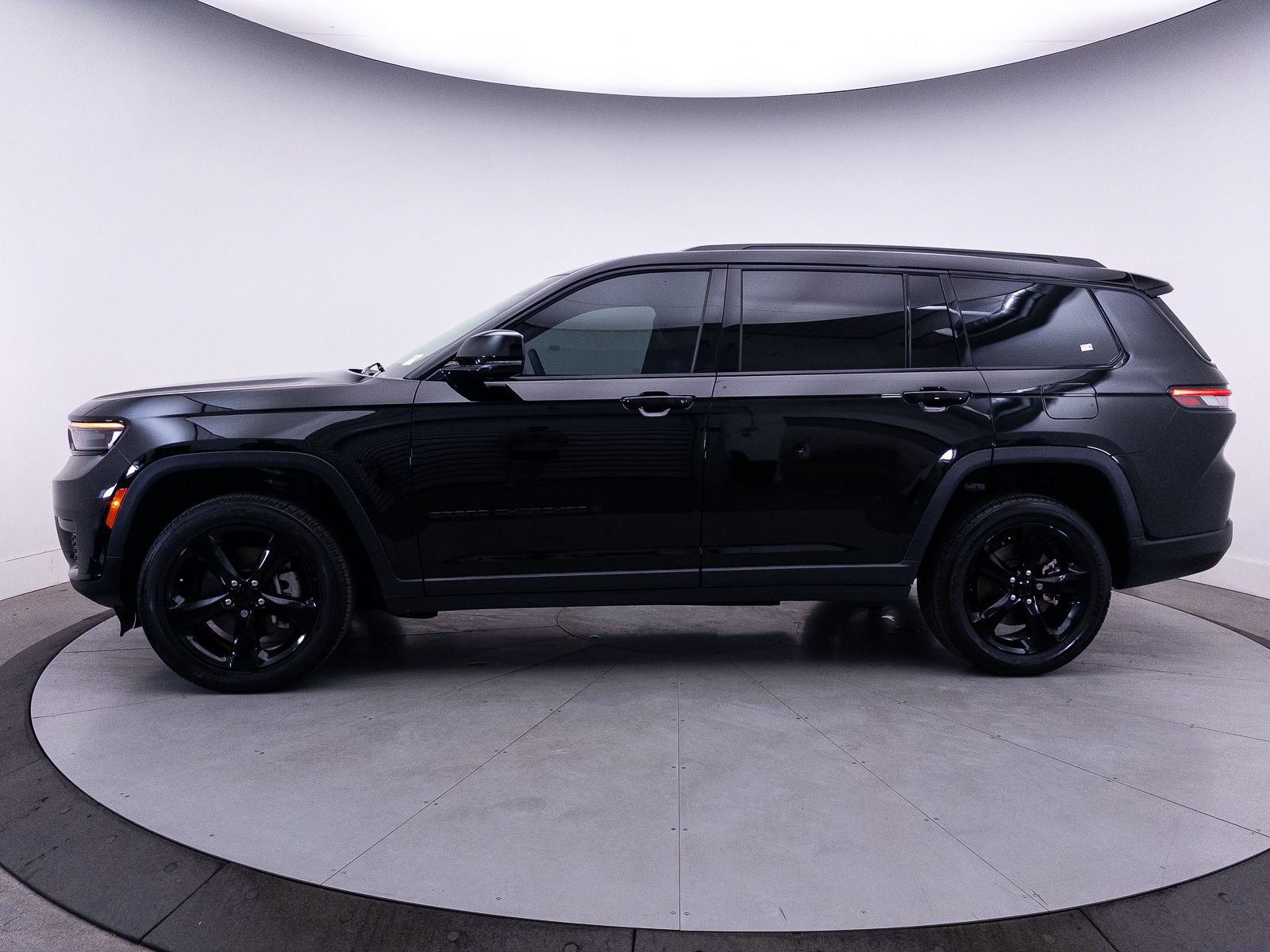 Used 2024 Jeep Grand Cherokee L Altitude RWD image 45
