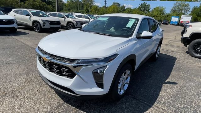 New 2026 Chevrolet Trax LS w/ LS Convenience Package FWD image 6