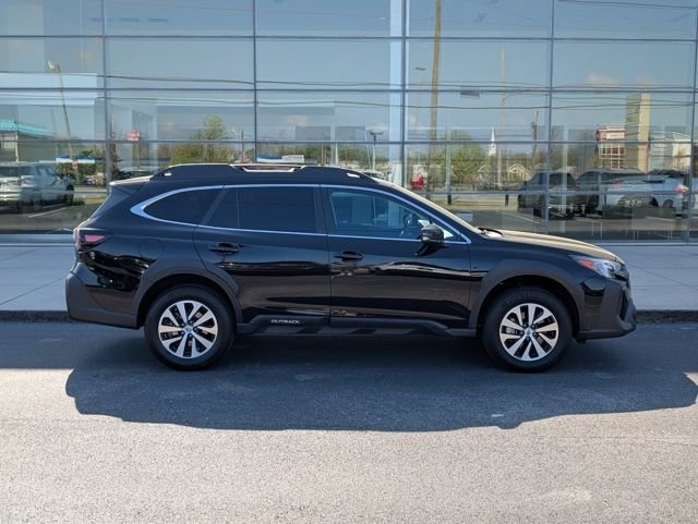 Used 2023 Subaru Outback Premium image 8