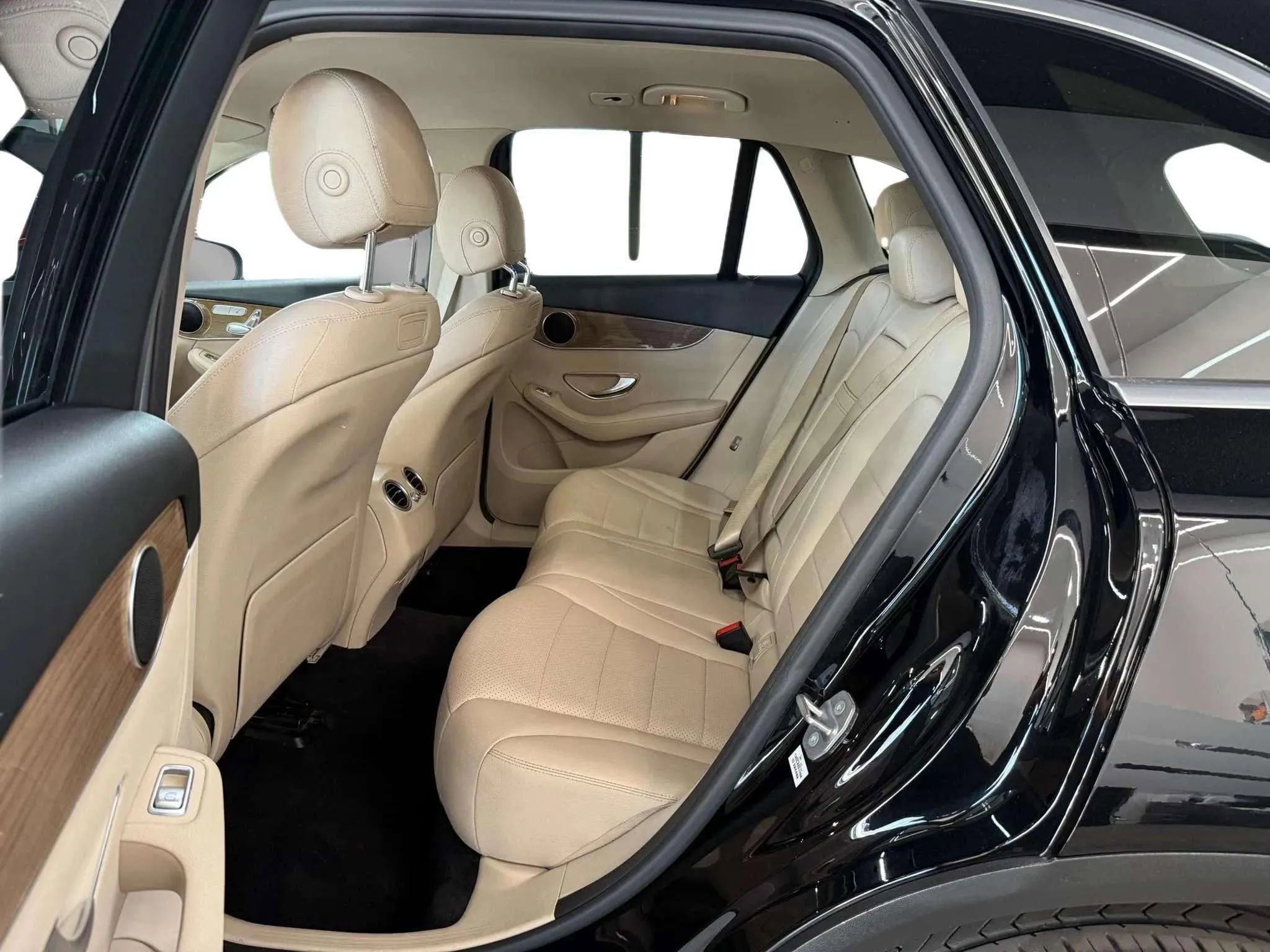 Used 2018 Mercedes-Benz GLC 300 w/ Premium Package image 13