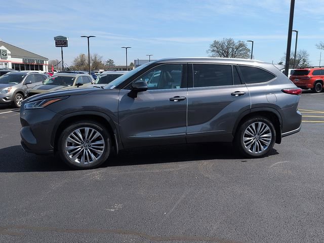 Used 2022 Toyota Highlander Platinum image 4