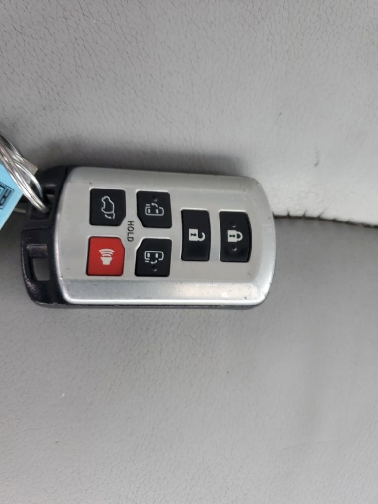 Used 2015 Toyota Sienna XLE Premium image 34