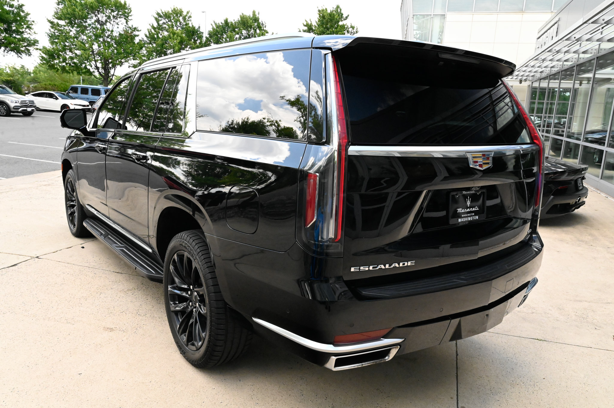 Used 2021 Cadillac Escalade ESV Premium Luxury AWD/4WD image 7