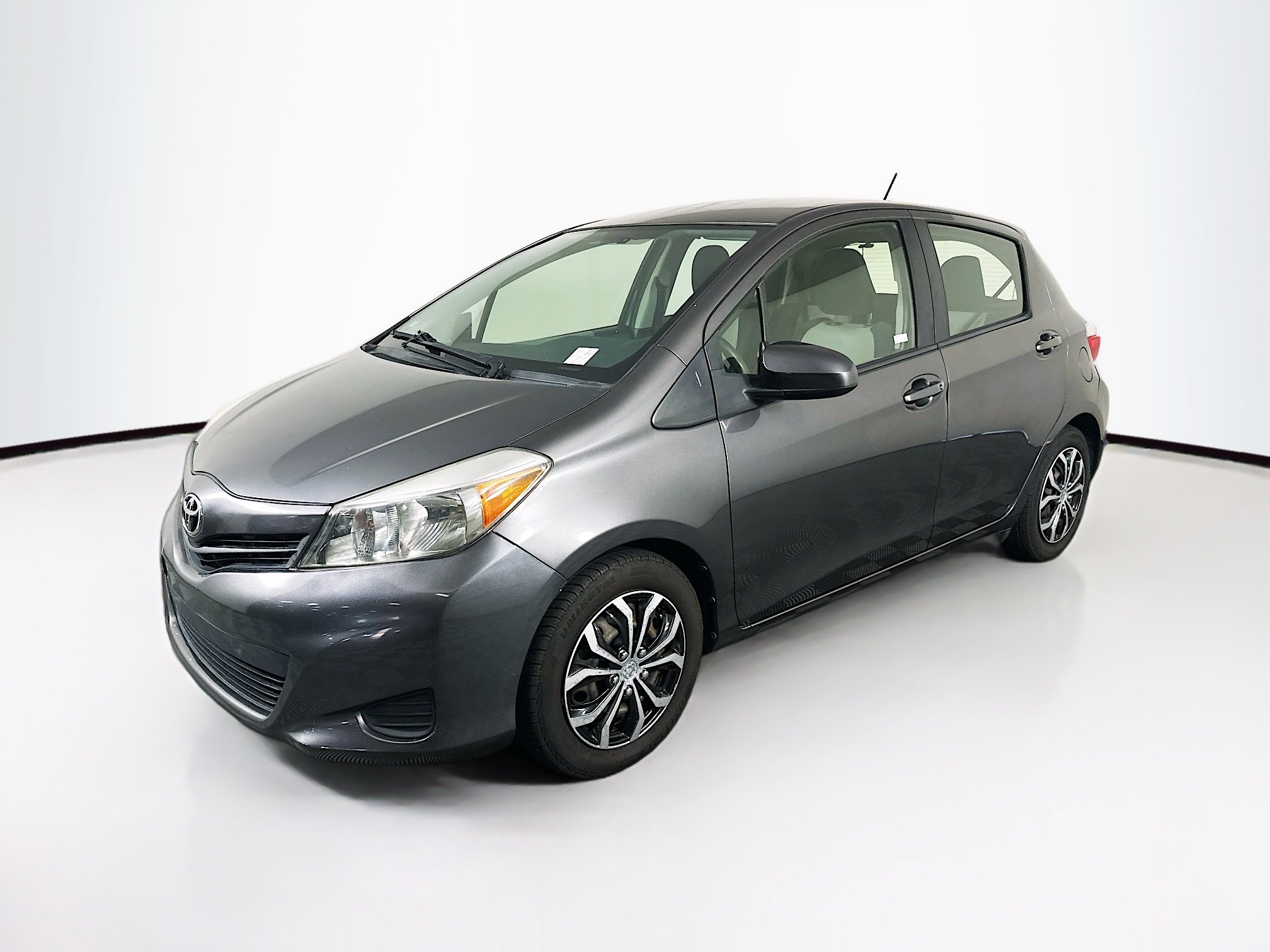 Used 2013 Toyota Yaris LE image 3