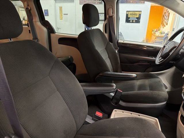 Used 2016 Dodge Grand Caravan SE w/ Quick Order Package 29E SE FWD image 24