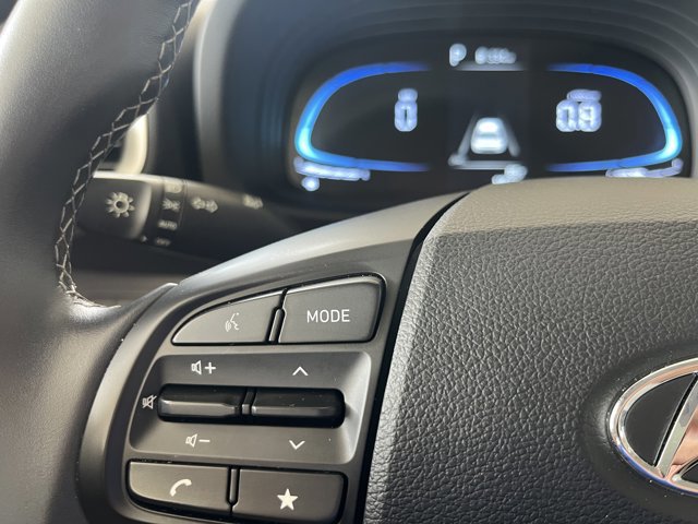 Used 2025 Hyundai Venue SEL image 19