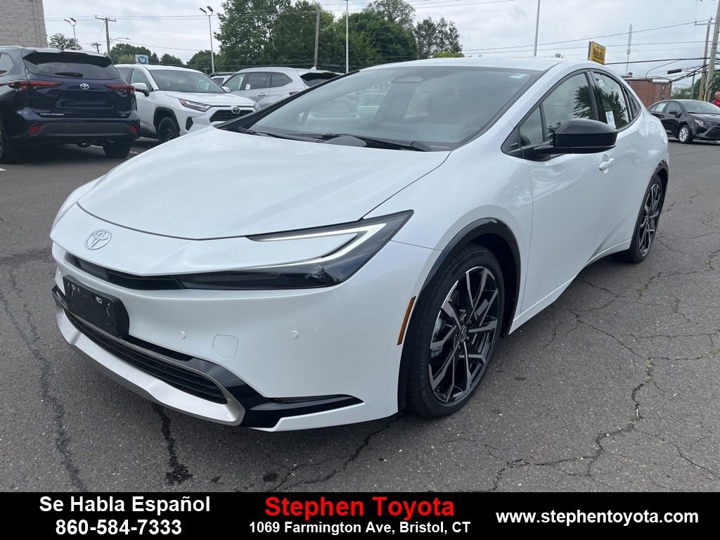 New 2025 Toyota Prius Plug-In Hybrid image 3