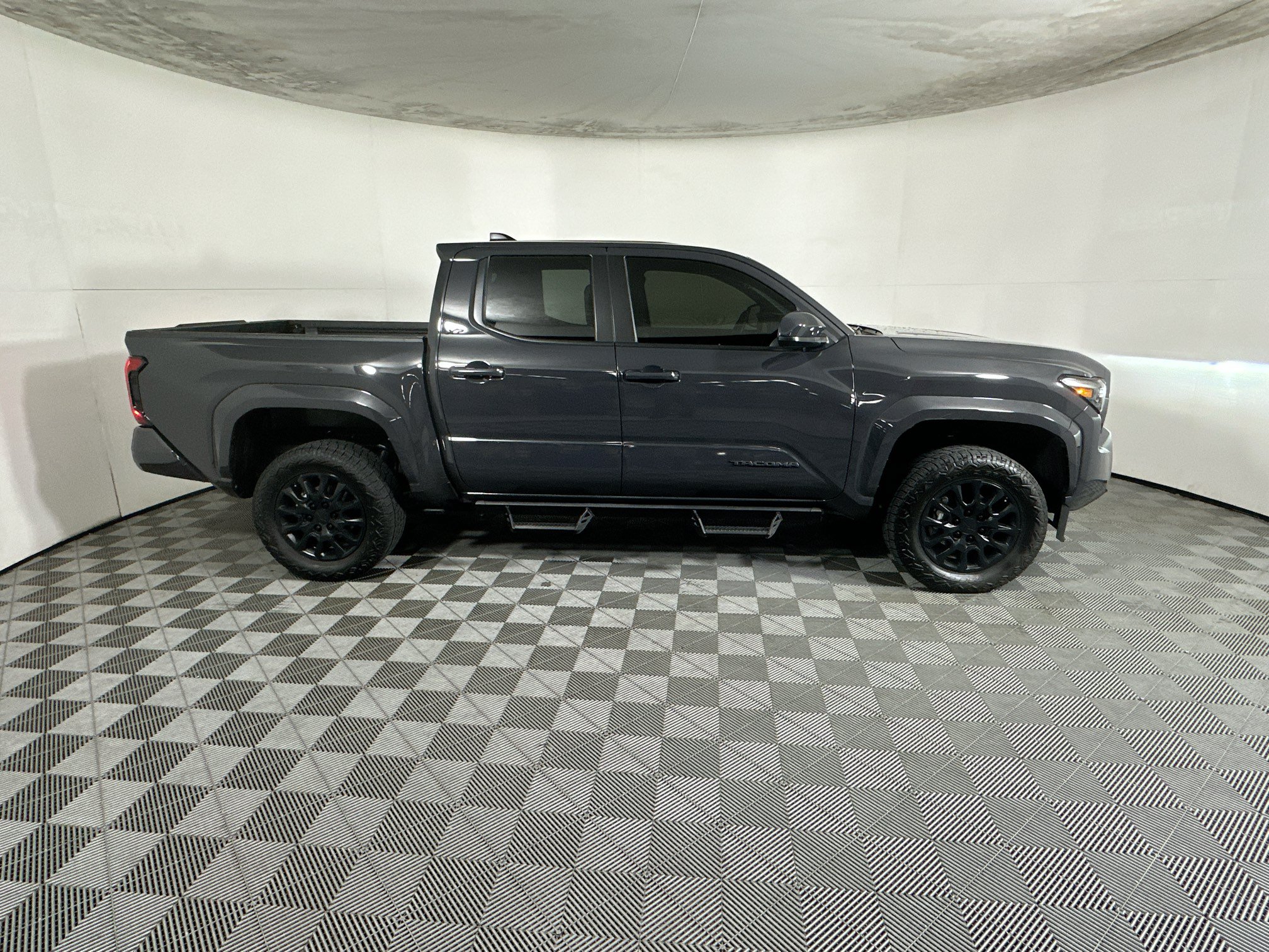 Used 2026 Toyota Tacoma SR5 AWD/4WD image 2