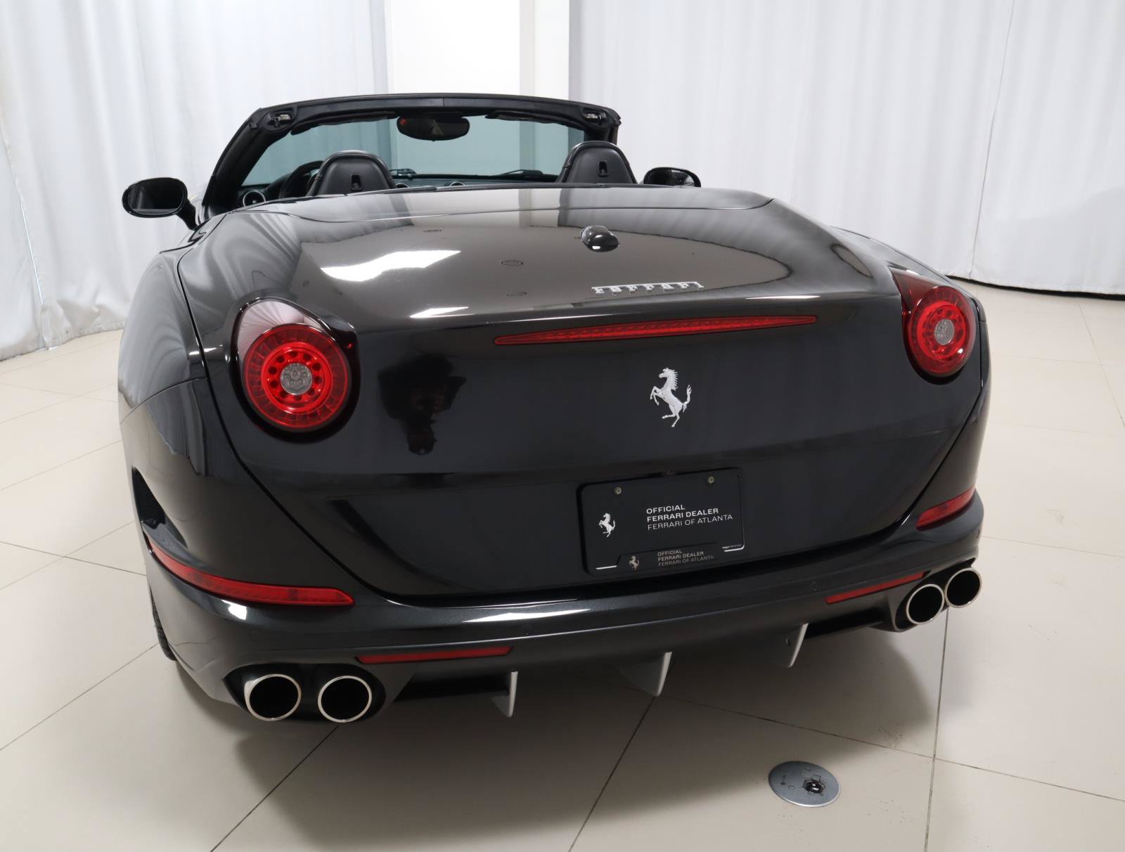 Used 2016 Ferrari California T RWD image 12