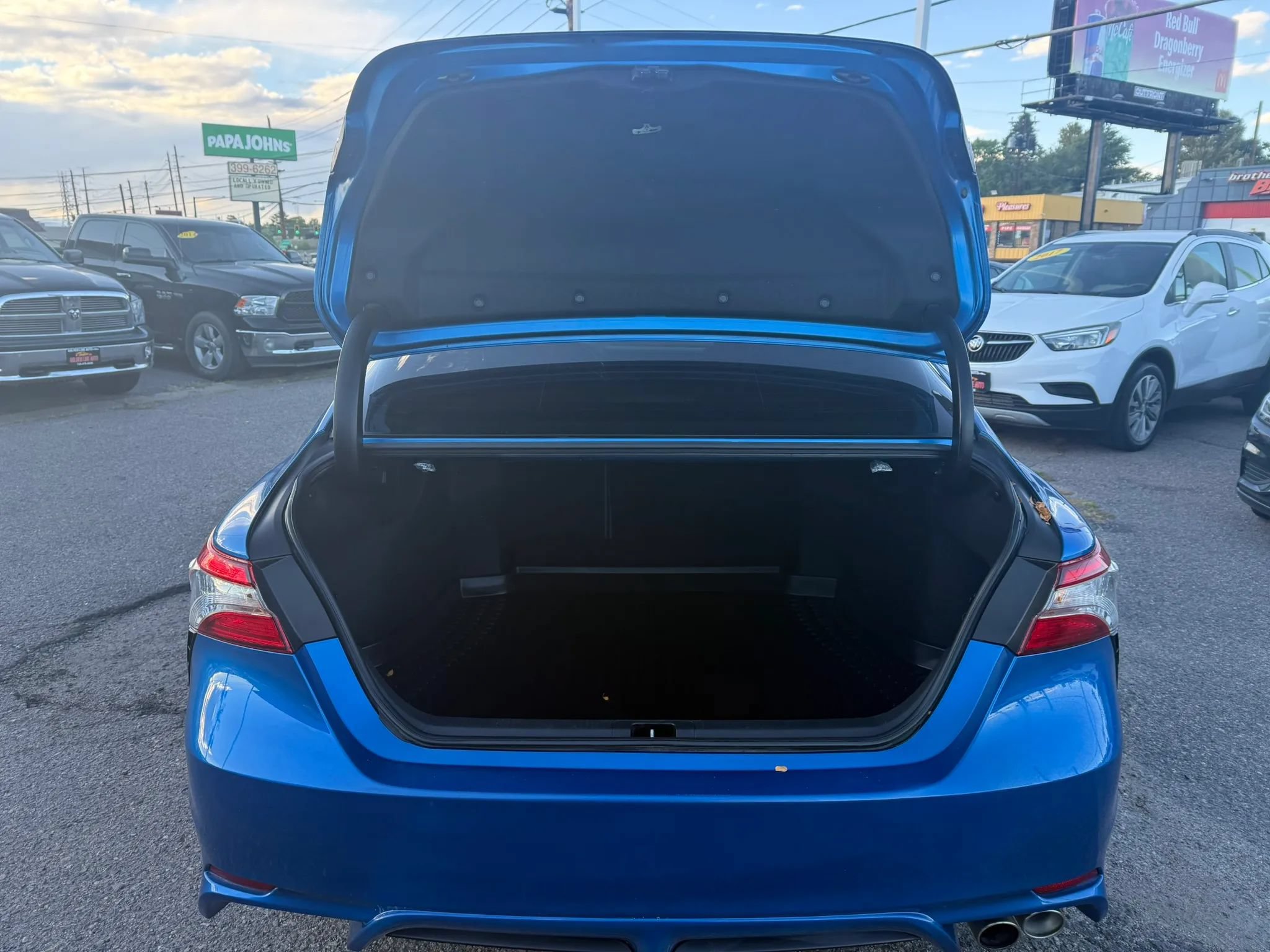 Used 2018 Toyota Camry SE FWD image 25