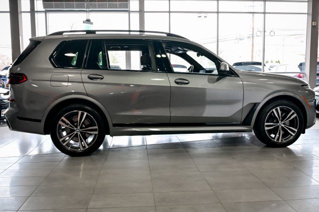 Used 2024 BMW X7 xDrive40i w/ M Sport Package image 3