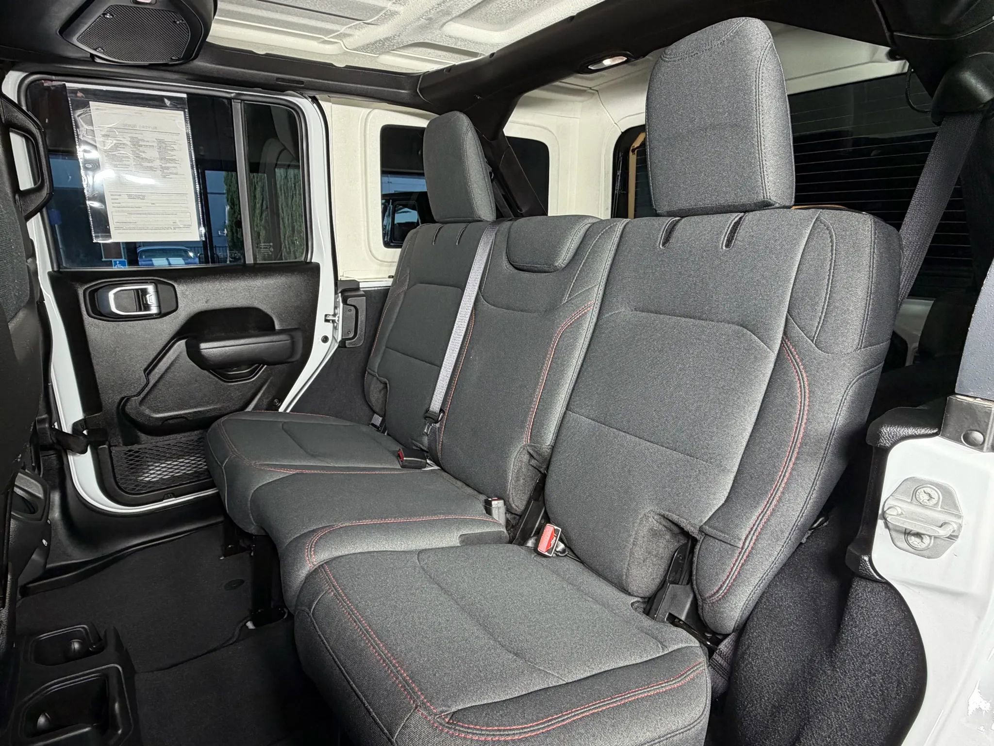 Used 2025 Jeep Wrangler Unlimited Rubicon image 16