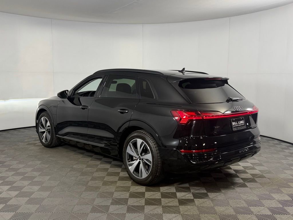 Used 2024 Audi Q8 e-tron Premium image 10