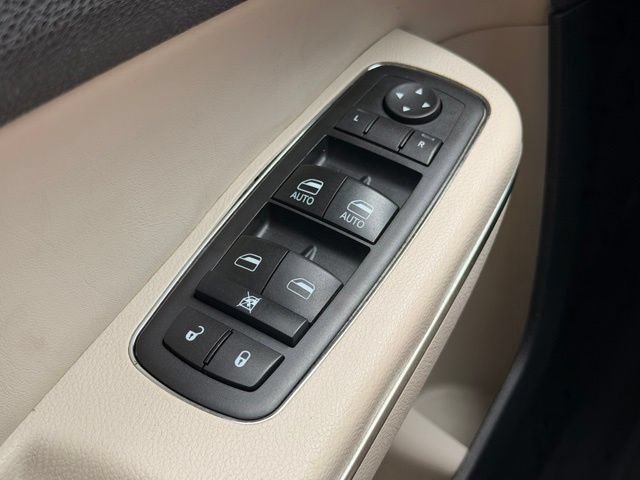 Used 2017 Chrysler 300 Limited w/ Value Package RWD image 24