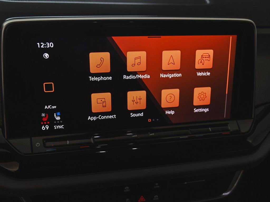 Used 2025 Volkswagen Atlas Peak Edition SE AWD/4WD image 25