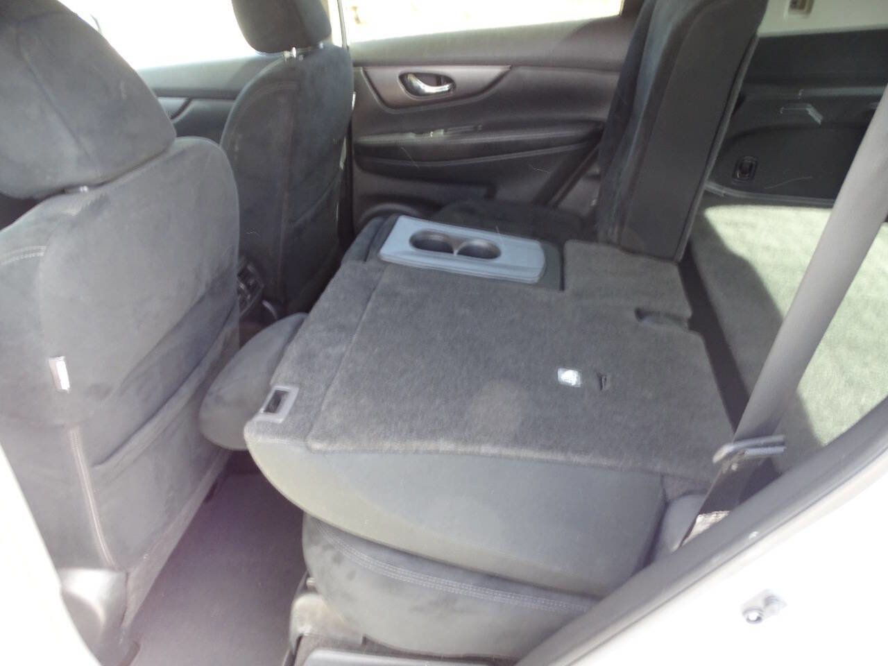 Used 2016 Nissan Rogue SV image 28