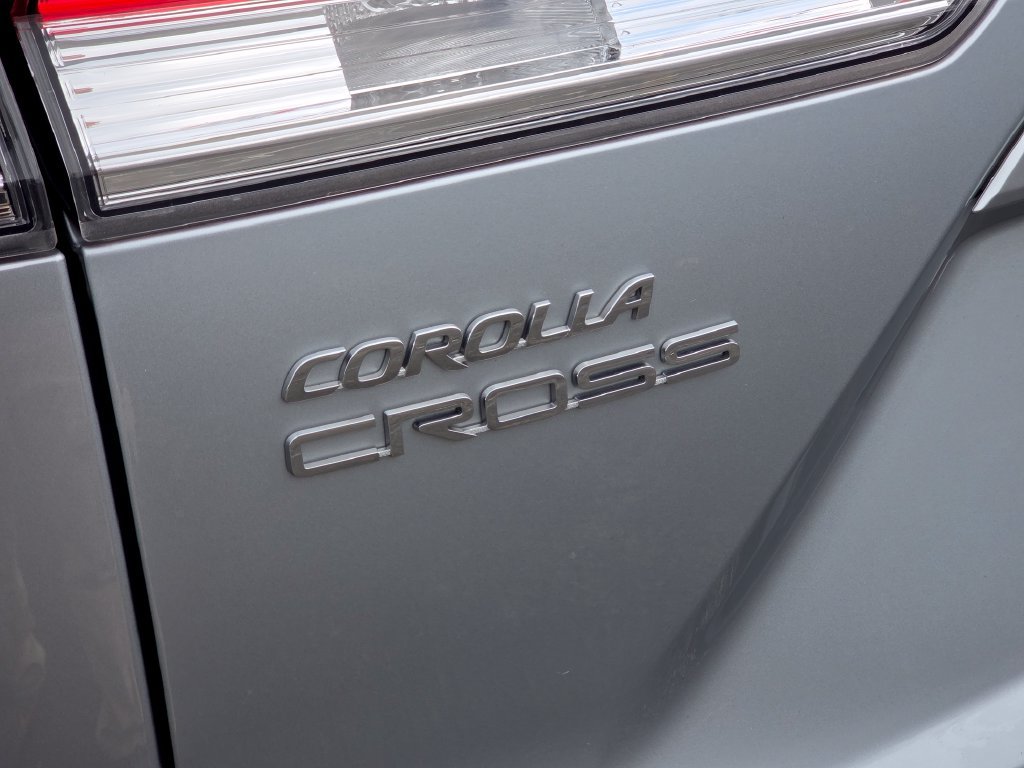 Used 2023 Toyota Corolla Cross LE w/ Moonroof Package AWD/4WD image 16