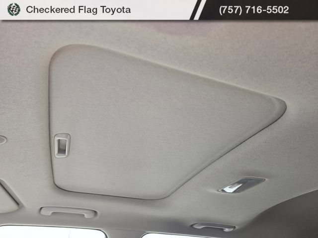 Used 2024 Hyundai Venue SEL FWD image 16