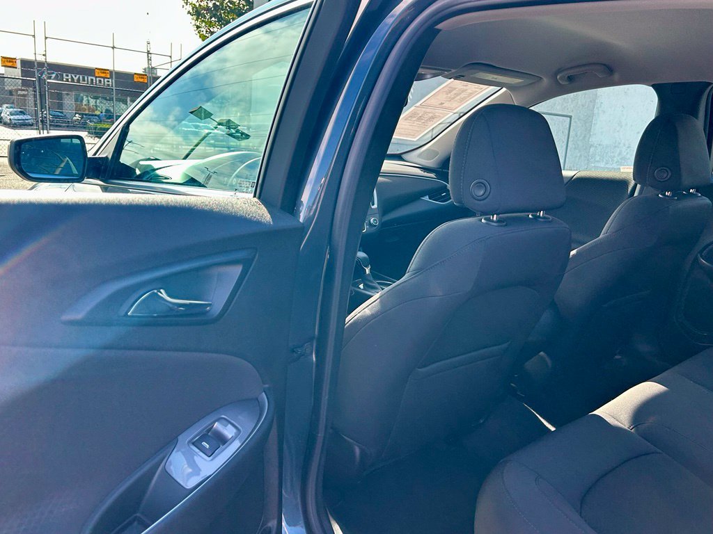 Used 2021 Chevrolet Malibu LS FWD image 11
