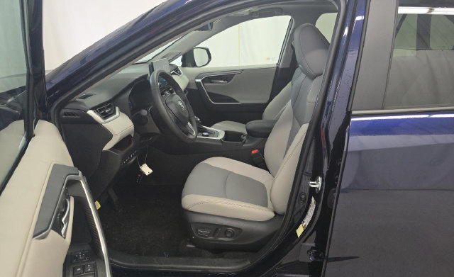Used 2025 Toyota RAV4 Limited w/ Advanced Technology Package AWD/4WD image 5