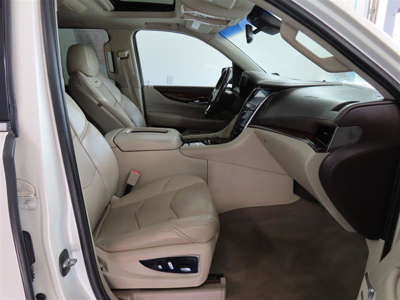 Used 2015 Cadillac Escalade ESV Luxury RWD image 39