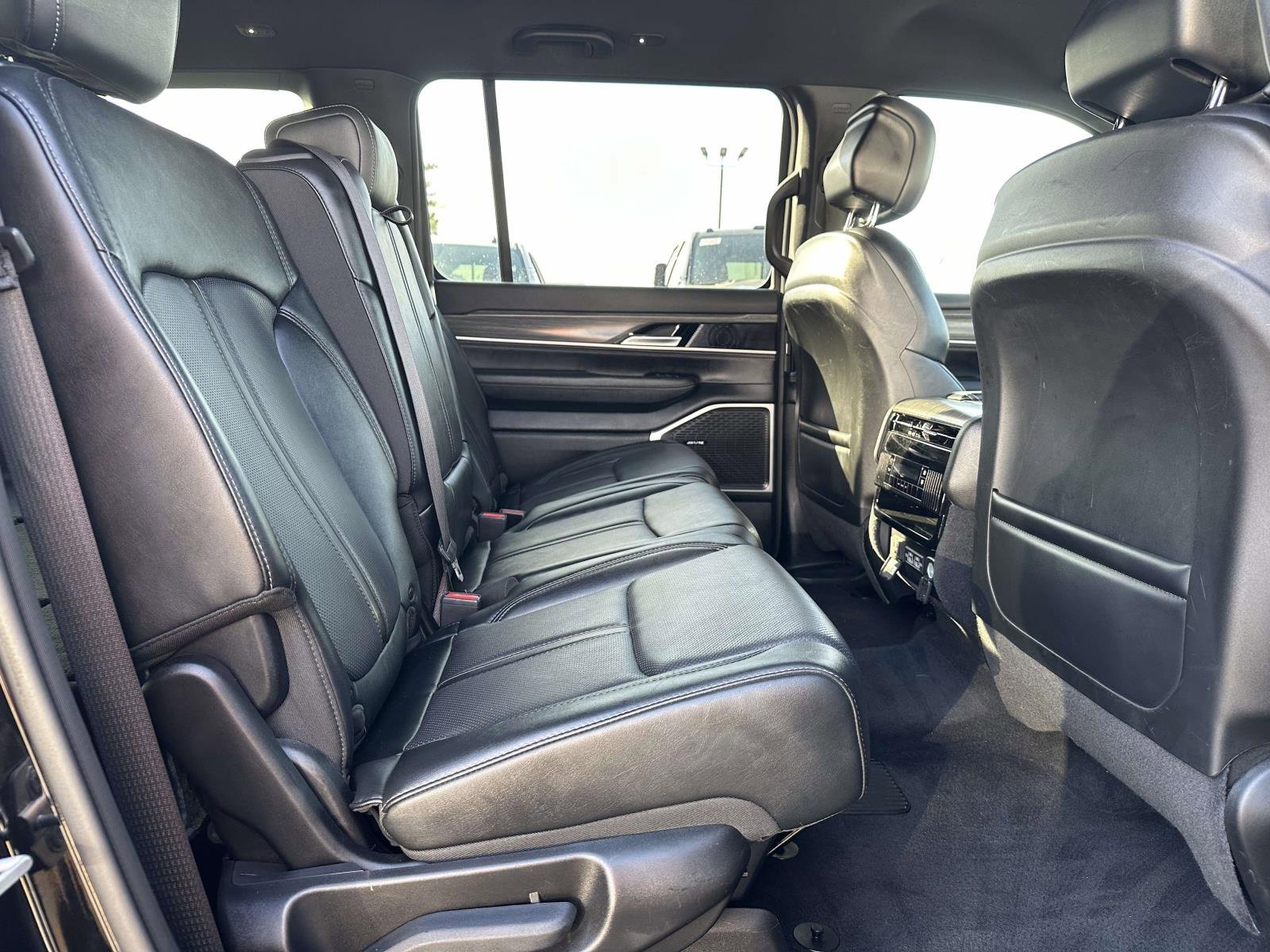 Used 2024 Jeep Wagoneer L Series II w/ Flexible Seating Group image 25