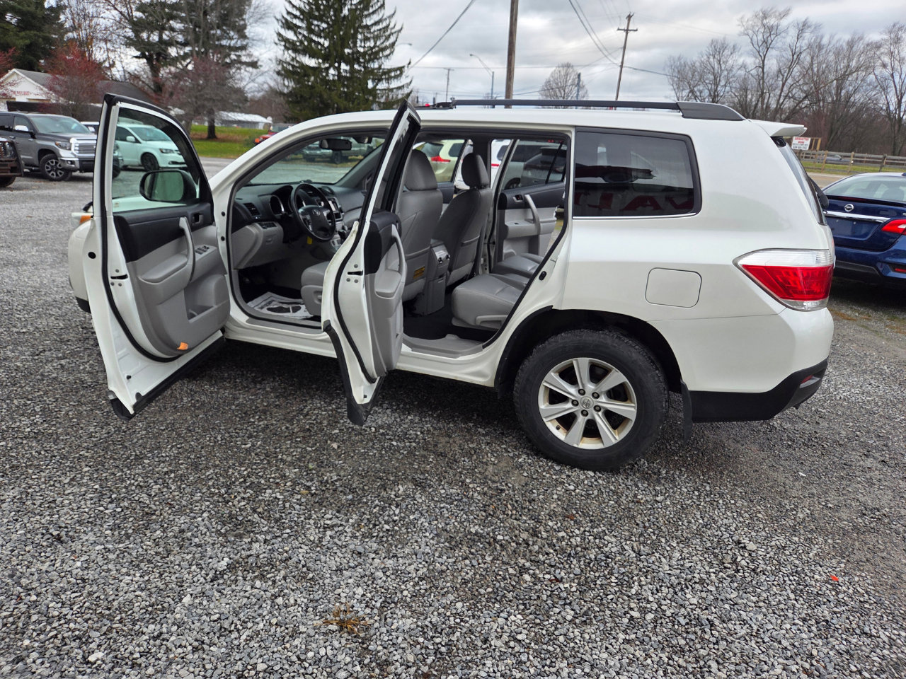 Used 2013 Toyota Highlander SE image 10