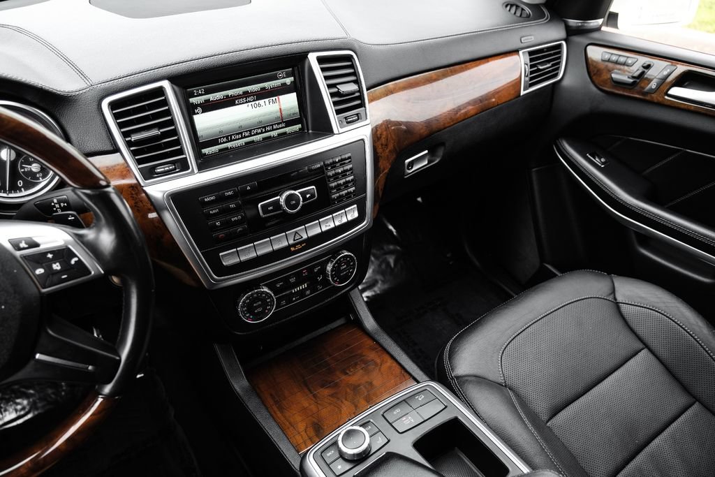 Used 2015 Mercedes-Benz GL 550 4MATIC image 23