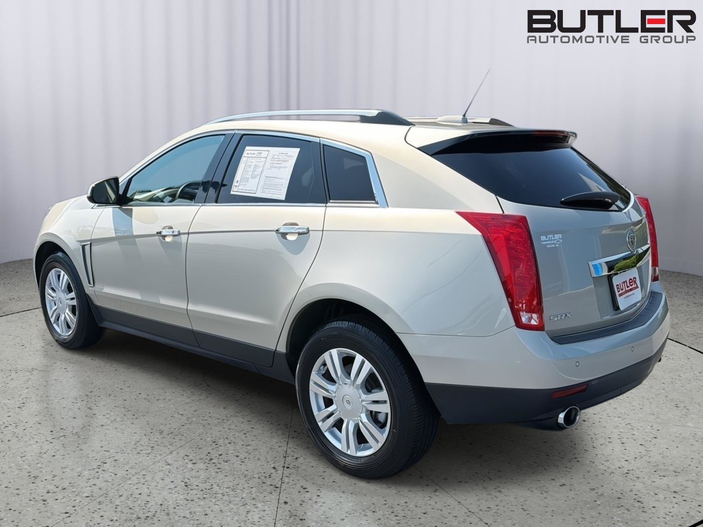 Used 2016 Cadillac SRX Luxury w/ Driver Awareness Package FWD image 4