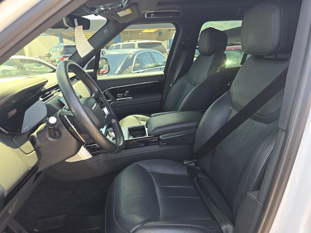 Used 2024 Land Rover Range Rover SE AWD/4WD image 3