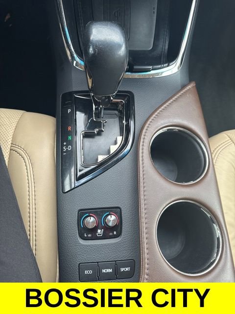 Used 2015 Toyota Avalon Limited w/ Technology Package FWD image 19