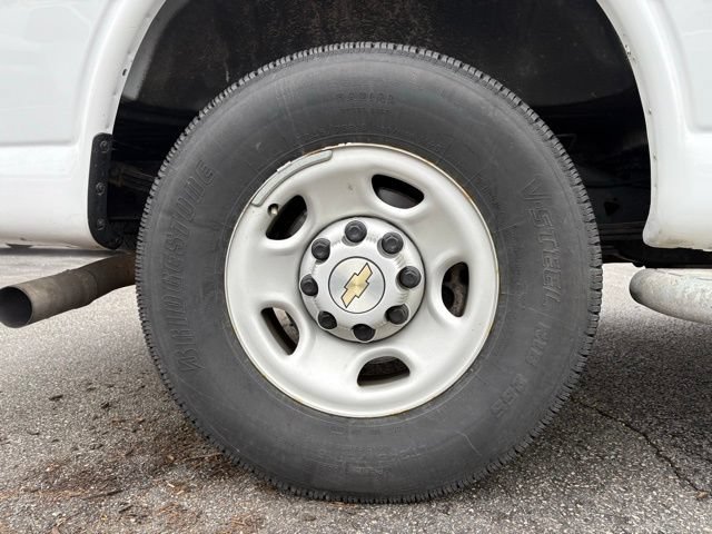 Used 2024 Chevrolet Express 2500 w/ Driver Convenience Package RWD image 20
